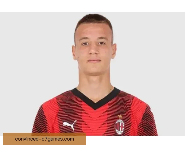 国际足坛惊现豪门逆转赛，年轻球员闪耀全场引热议